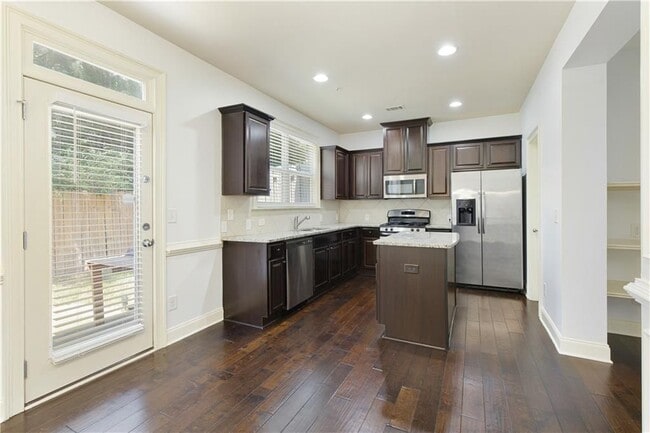 Building Photo - 2249 Knoxhill View
