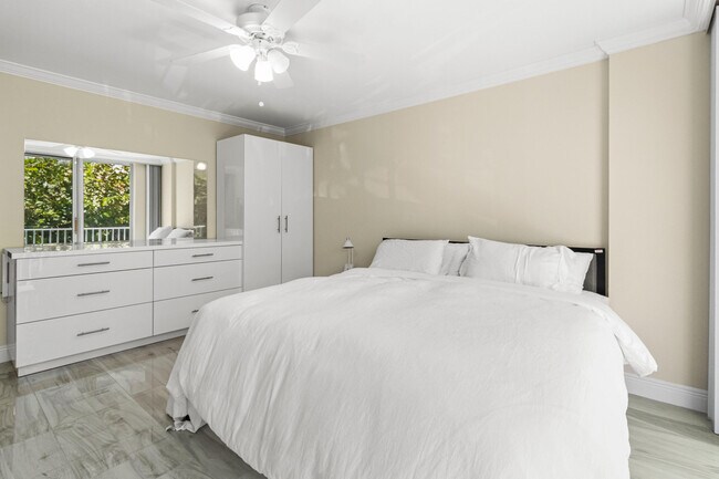 Building Photo - 3580 S Ocean Blvd