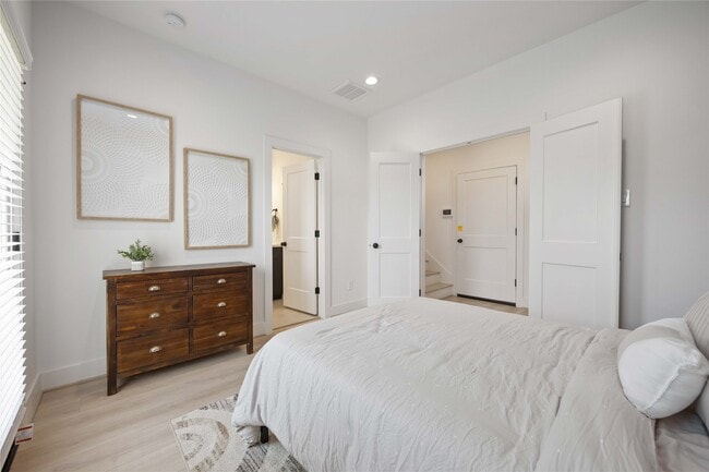 Building Photo - 1931 Johanna Dr