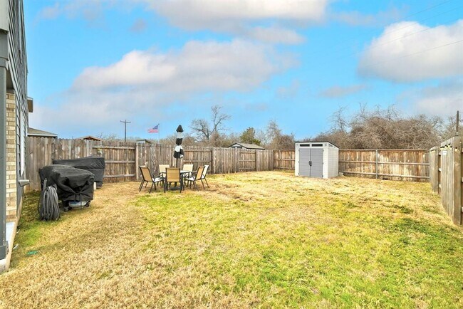Building Photo - 200 George Neggan Ln