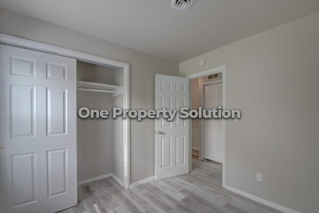 Building Photo - 1062 Hovey St