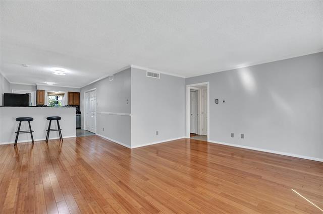 Building Photo - 7705 Meadow Park Dr