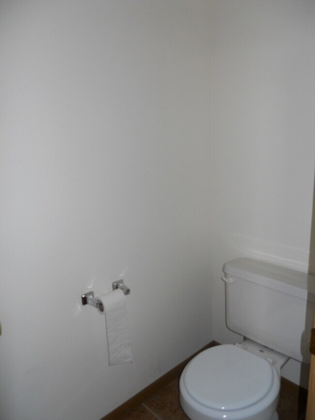 Building Photo - 322 Baker St