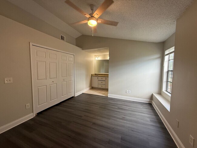 Building Photo - 2/2 Town Home in Casselberry