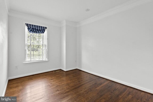Building Photo - 804 Gibbon St