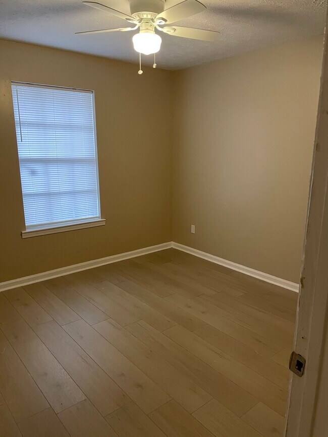 Bedroom - 672 N Pass Rd