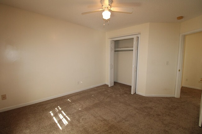 Building Photo - 305 Trillium Ln