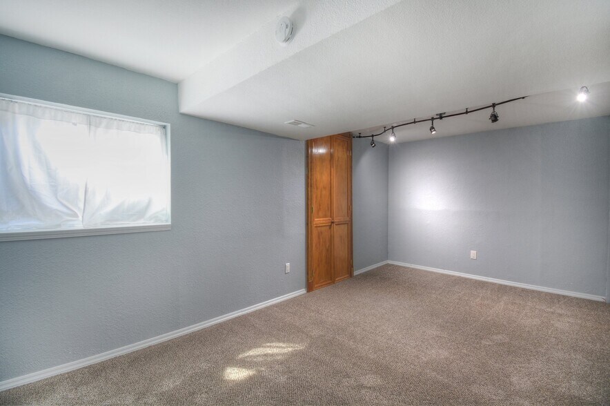 Building Photo - 1276 Canoe Creek Dr N