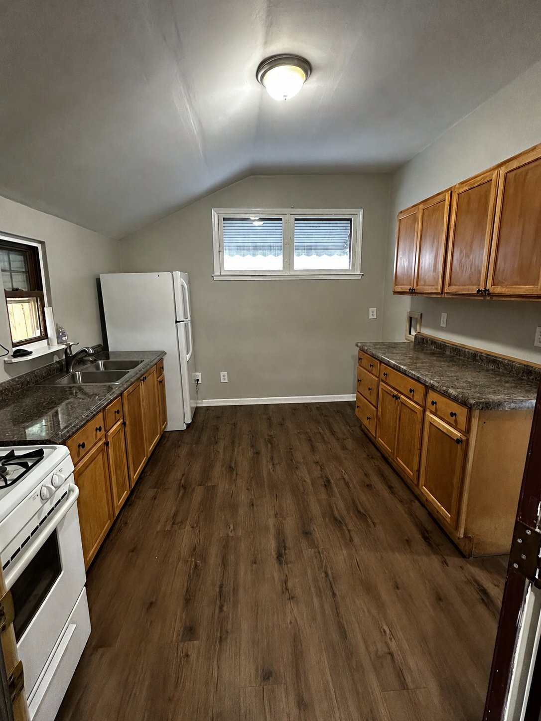 Building Photo - 1120 Ekin Ave