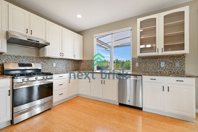 Building Photo - Beautiful 4 beds and 3 baths Modern Home Ready for Rent!