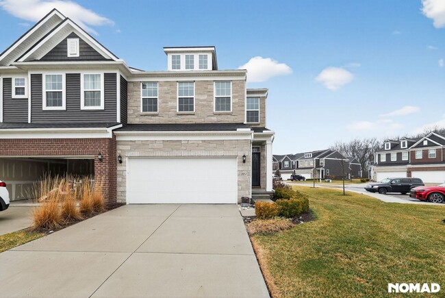 Building Photo - 2851 Fairgrove Cres