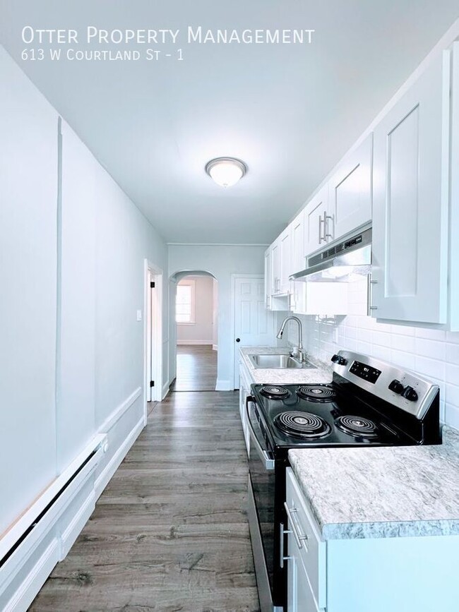 Building Photo - 613 W Courtland St