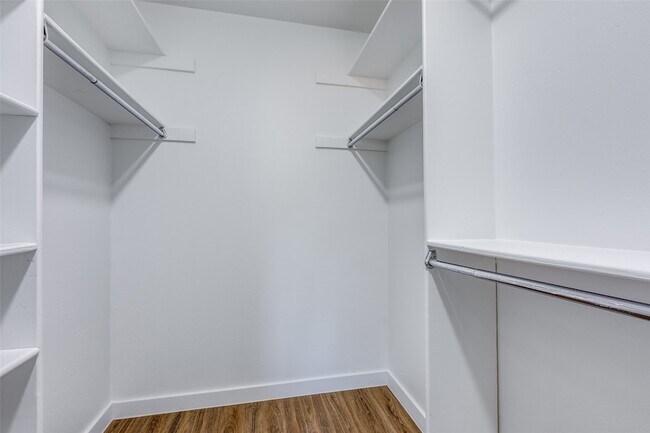 Building Photo - 1235 Mill Valley Dr