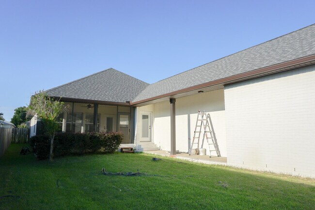 Building Photo - 48 9th Ave