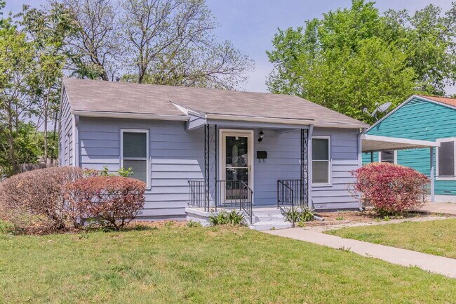 Building Photo - Beautiful home in a great location