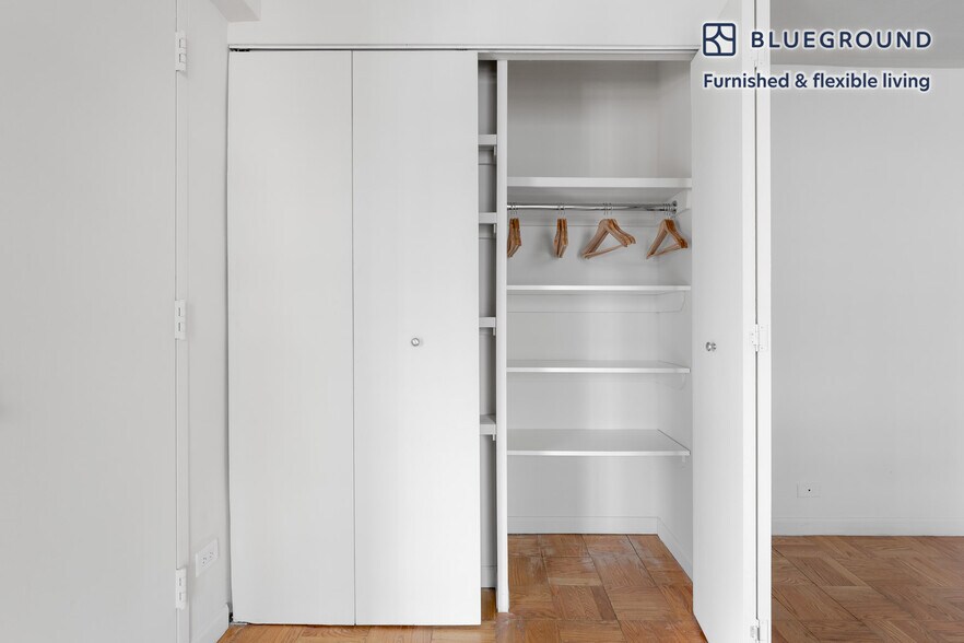 Building Photo - 300 E 51st St