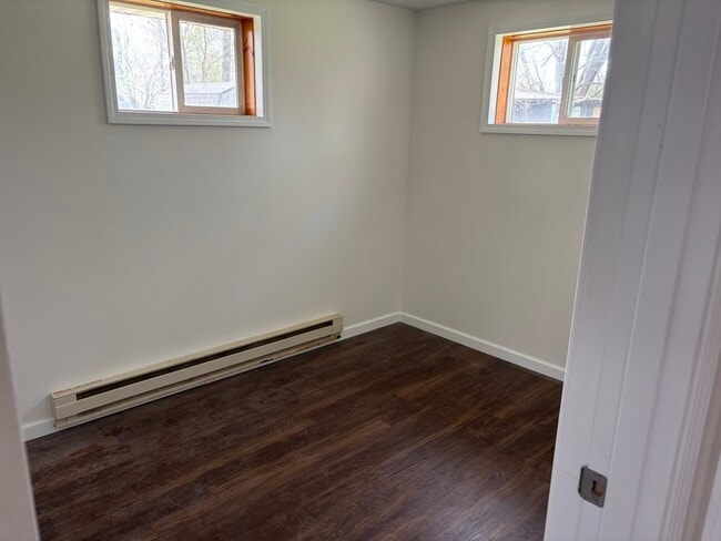 Building Photo - 4253 S Lakeshore Dr