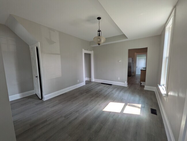 Building Photo - 473 E Markison Ave