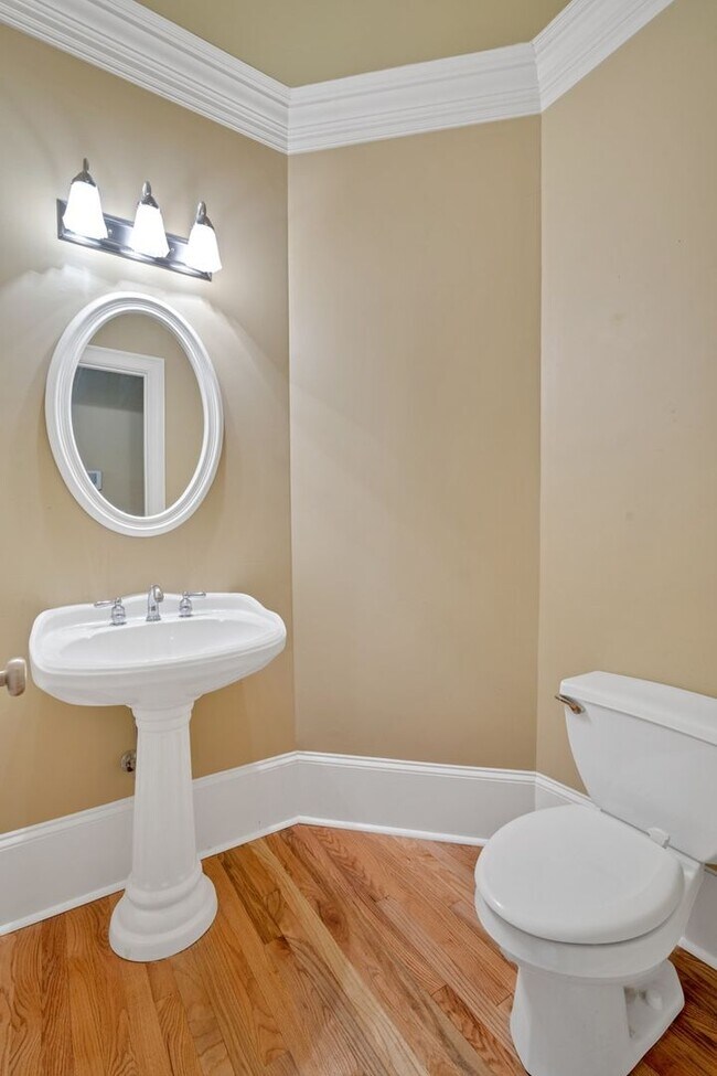 Building Photo - Spacious 7BR House in Powder Springs