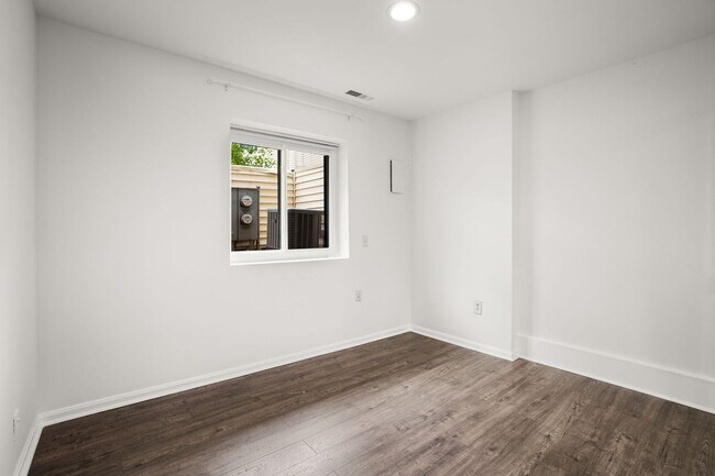 Building Photo - Modern Comfort in Sought-After Gaithersburg