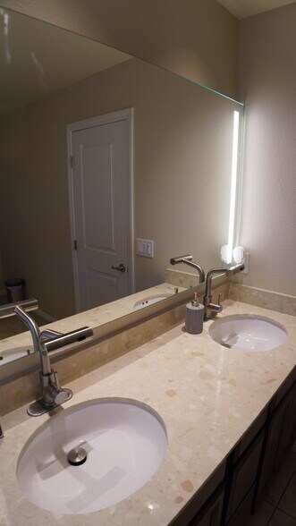 Building Photo - 5532 Autumn Cliffs Way