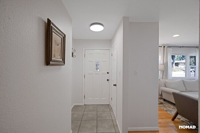 Building Photo - Spacious 4BR House in South Denver