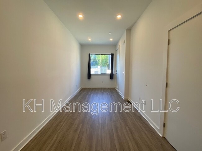 Building Photo - 976 N 45th St