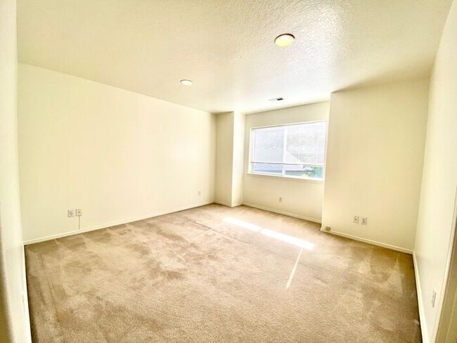 Building Photo - 3056 Lazy River Dr