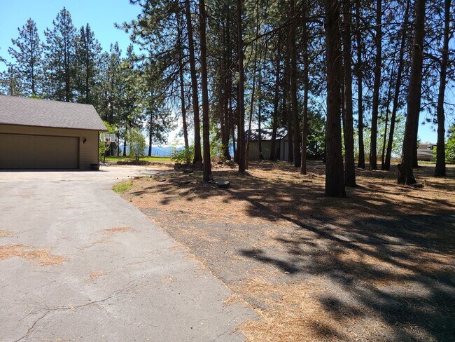 Building Photo - Beautiful Updated 3 bedroom 2.5 bath Hayde...