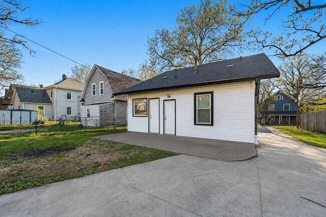Building Photo - 1519 32nd St