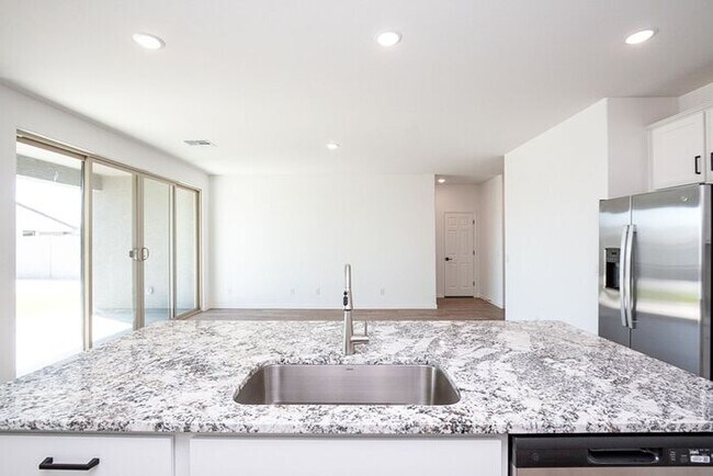 Building Photo - MOVE IN SPECAILS!! ONE MONTH RENT FREE!! Laveen Home Up For RENT! 4BD 2.5 BA