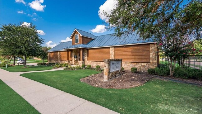 Building Photo - 10733 Vista Heights Blvd