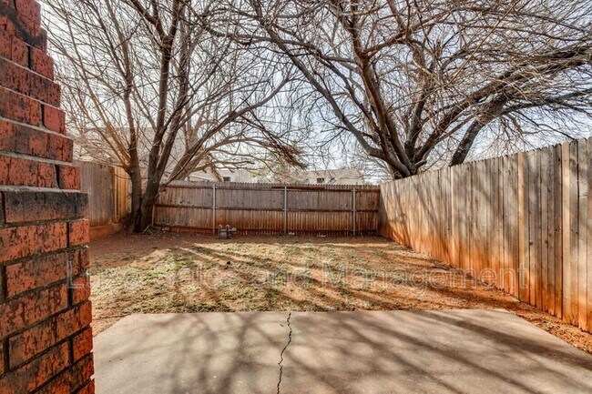 Building Photo - 6004 Paramount Dr