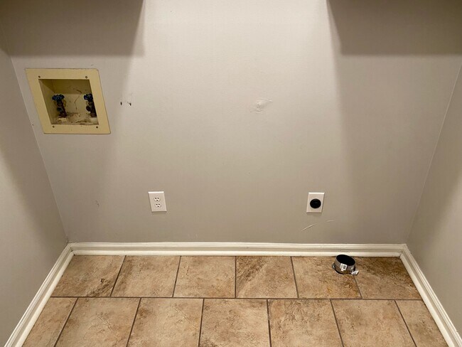 Building Photo - 55 Clement Dr