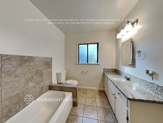 Building Photo - 15040 Valerio St