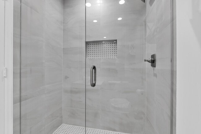 Building Photo - 8608 Vía Giula