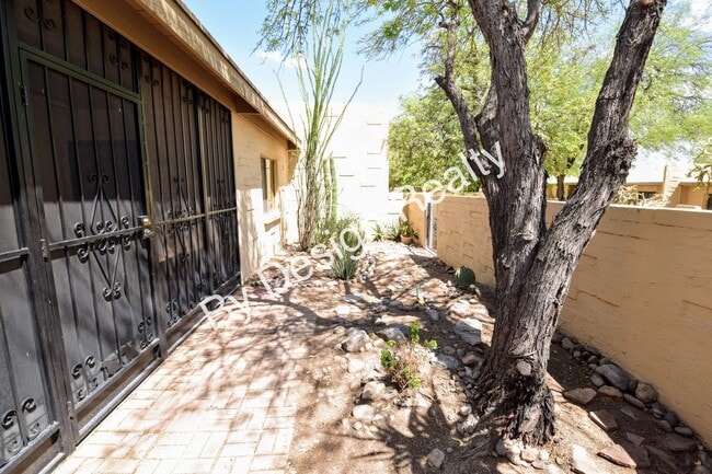 Building Photo - Moondance 2 Bed 2 Bath Patio Home
