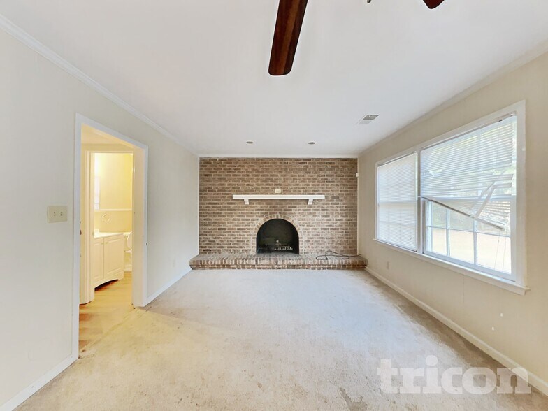 Building Photo - 832 S Deshon Rd