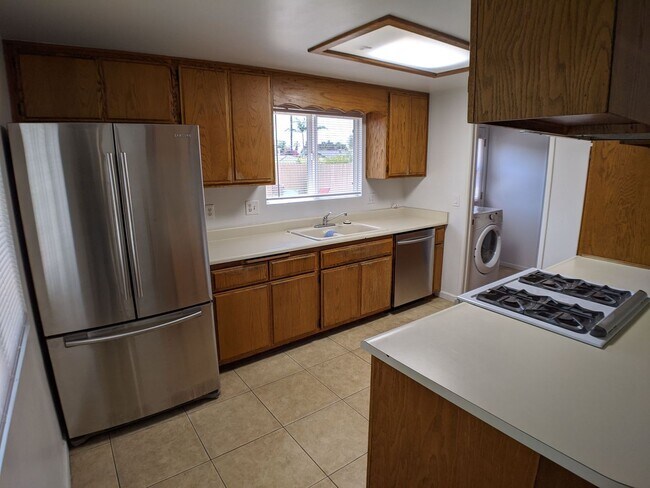 Building Photo - Beautiful 3 Bedroom Home with Pool