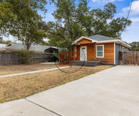 Building Photo - 221 N Bermuda St