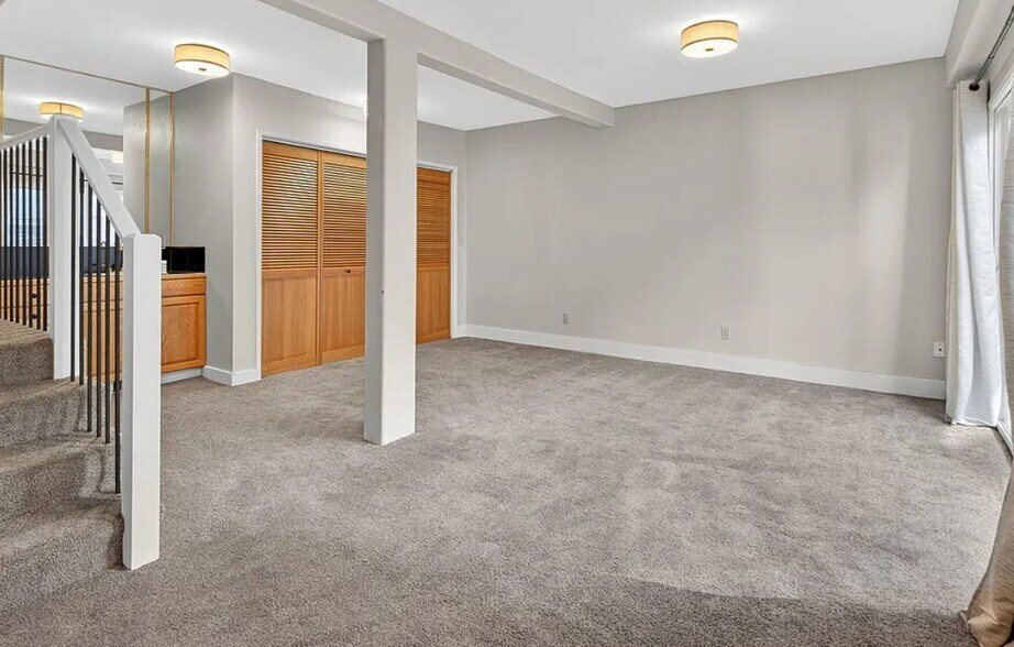 Building Photo - 7450 SW 17th Dr