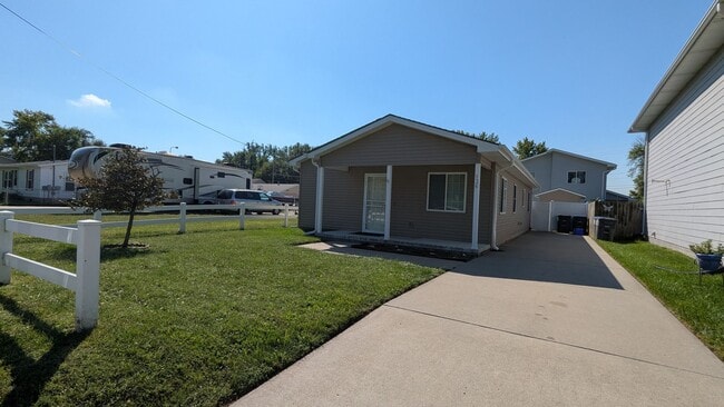 Building Photo - 3-bed home near Lake Manawa