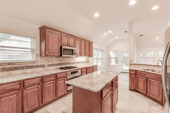 Building Photo - 15437 Fisher Island Dr