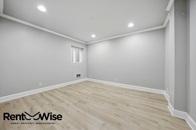Building Photo - 1125 Fernwood Dr