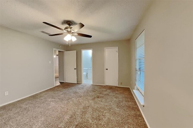 Building Photo - 11914 Osage Park Dr