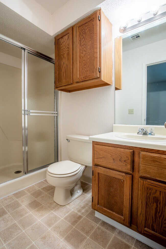 Waterford Place Apartments & Townhomes 1120011220 W 108th St