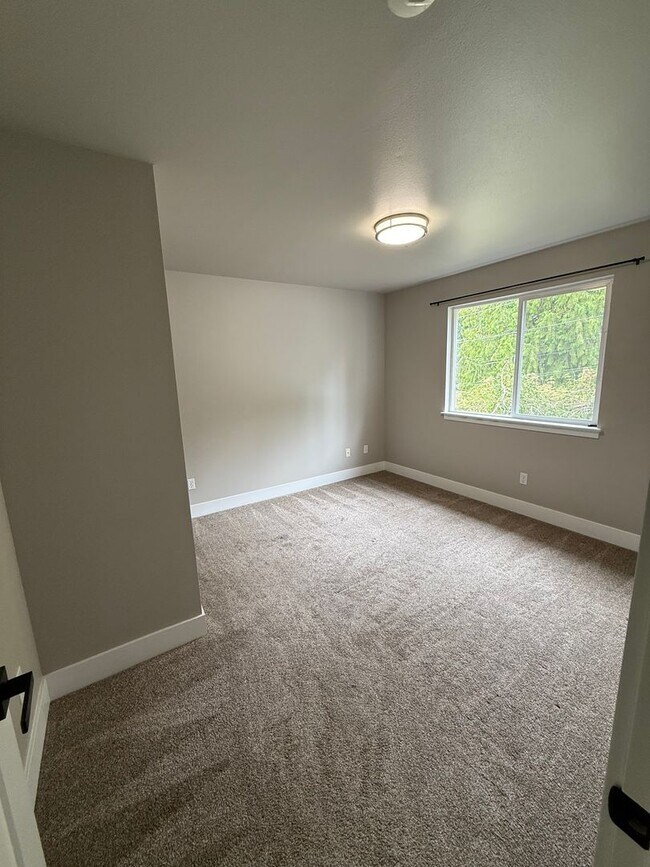 Building Photo - 4 Bedroom 2.5 Bath. Cul-de-Sac Home $3649....
