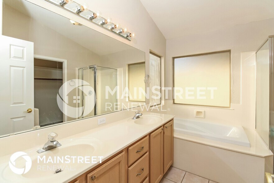 Building Photo - 11151 N Desert Flower Dr