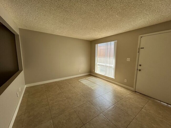 Building Photo - 859 S Ext Rd