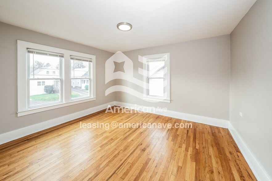 Building Photo - 134 Maplehurst Ave